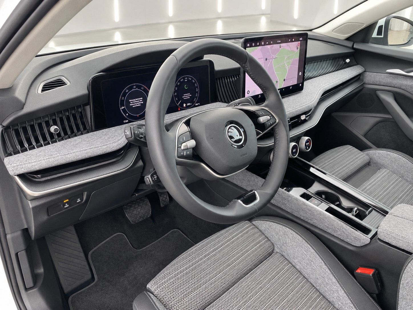 Fahrzeugabbildung SKODA Superb Combi 2.0 TDI Selection *LED*Massage* - mit KI generiert/bearbeitet