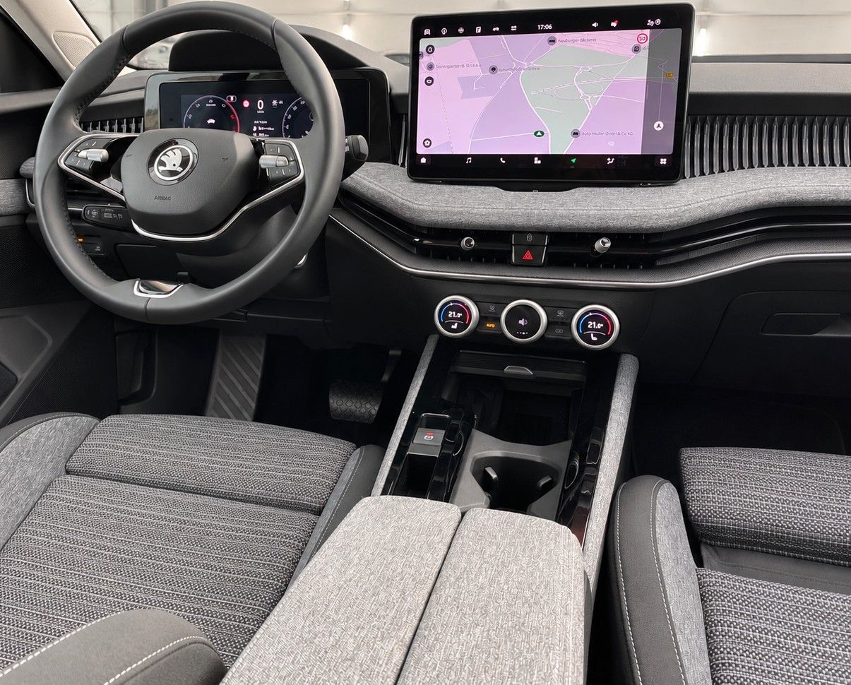 Fahrzeugabbildung SKODA Superb Combi 2.0 TDI Selection *LED*Massage* - mit KI generiert/bearbeitet