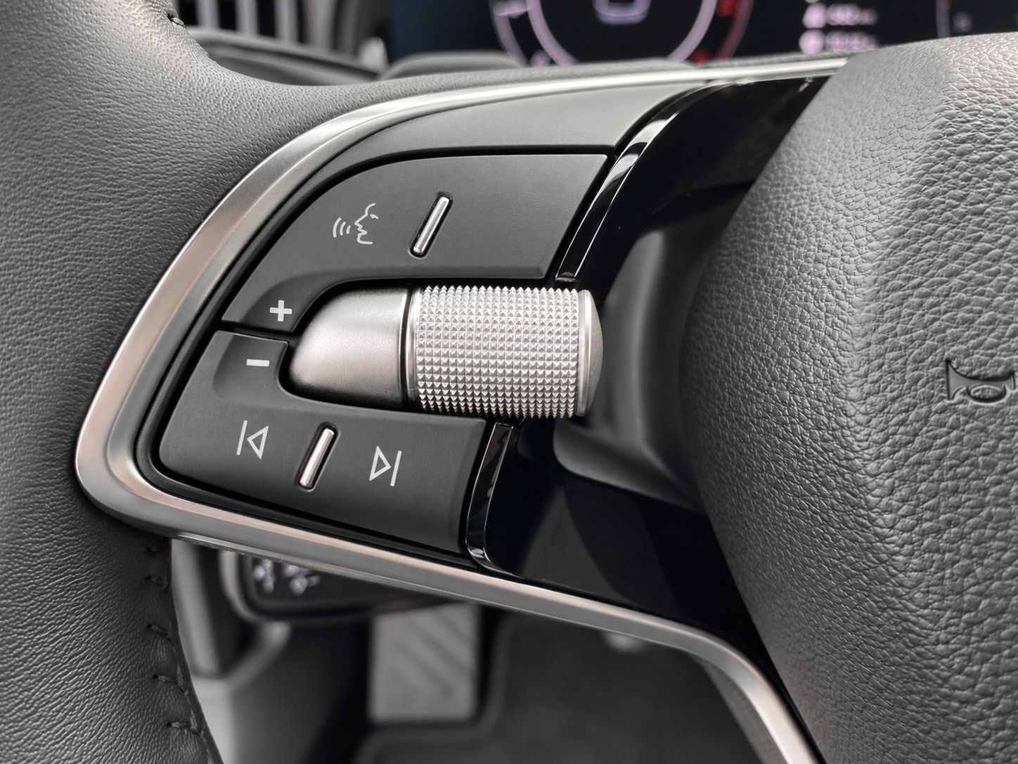 Fahrzeugabbildung SKODA Superb Combi 2.0 TDI Selection *LED*Massage* - mit KI generiert/bearbeitet