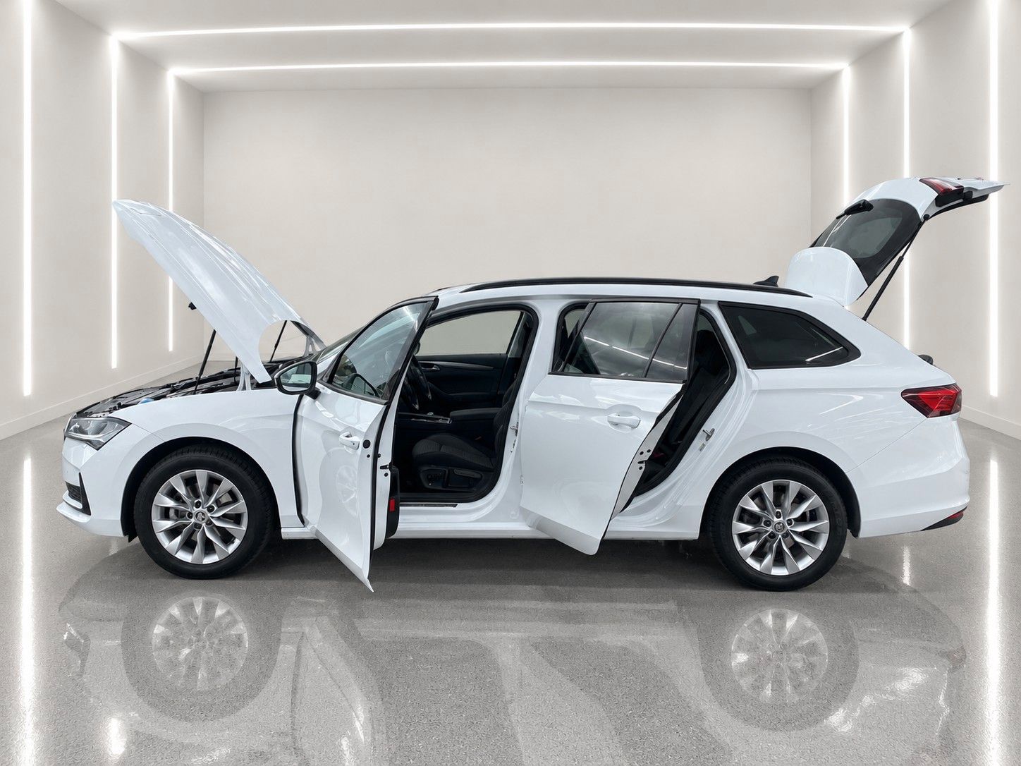 Fahrzeugabbildung SKODA Superb Combi 2.0 TDI Selection *LED*Massage* - mit KI generiert/bearbeitet