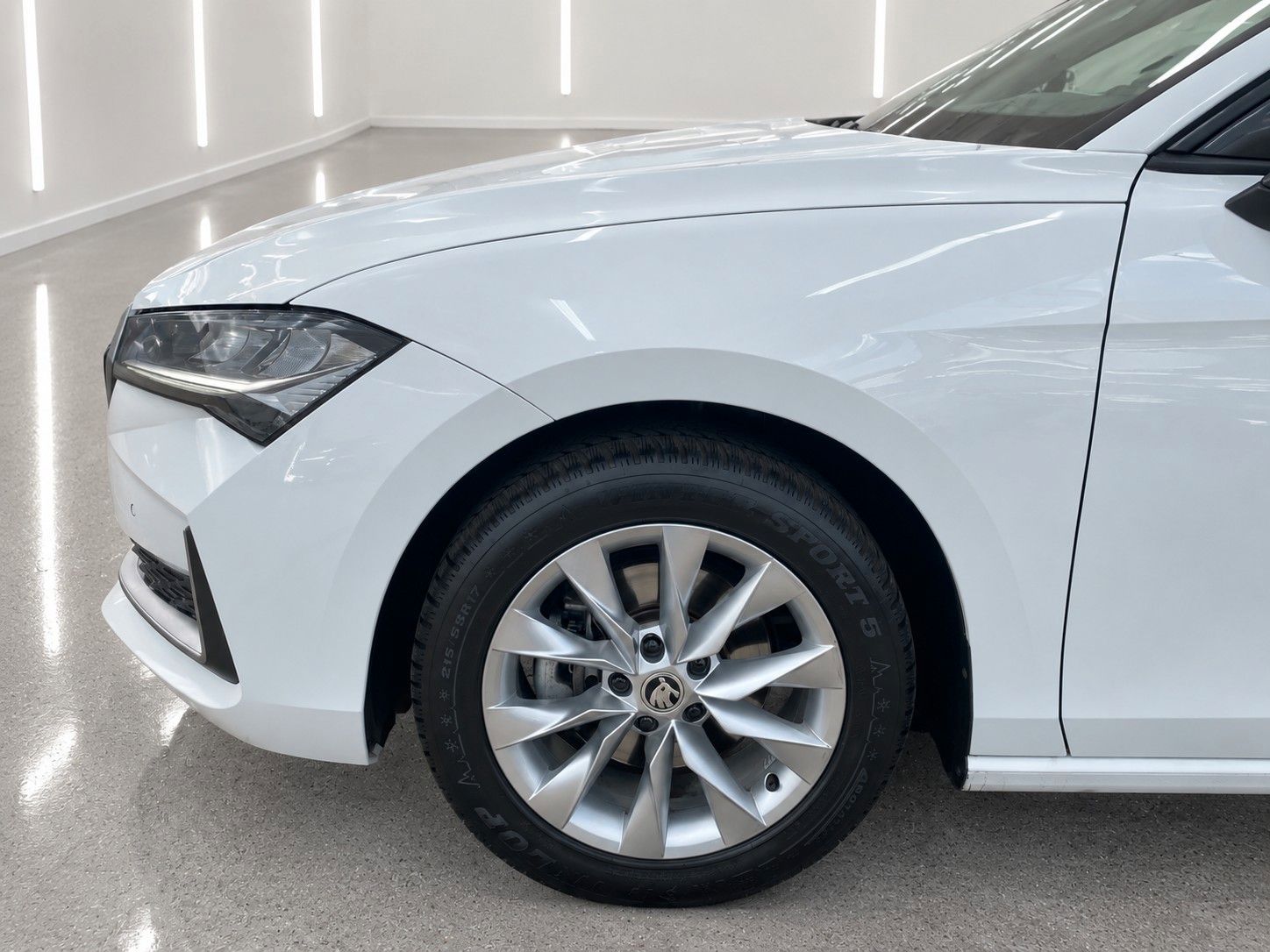Fahrzeugabbildung SKODA Superb Combi 2.0 TDI Selection *LED*Massage* - mit KI generiert/bearbeitet