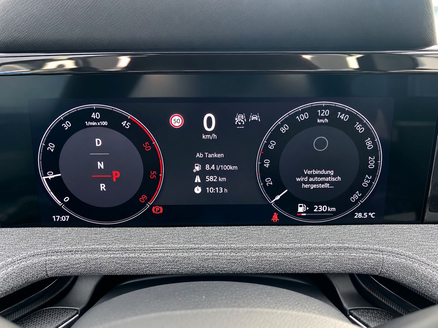 Fahrzeugabbildung SKODA Superb Combi 2.0 TDI Selection *LED*Massage* - mit KI generiert/bearbeitet