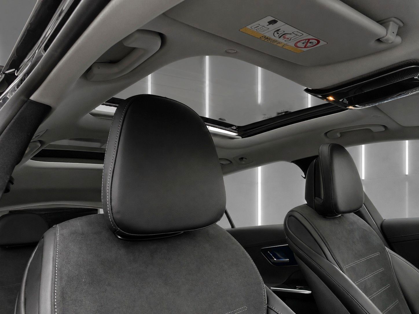 Fahrzeugabbildung Mercedes-Benz C 220 d T 9G-TRONIC AMG Line *LED*Pano*19Zoll* - mit KI generiert/bearbeitet
