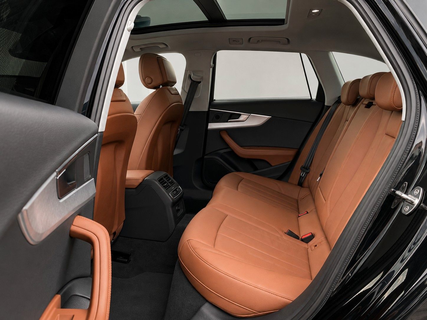 Fahrzeugabbildung Audi A4 Avant 40 TFSI advanced *Pano*Matrix*Virtual* - mit KI generiert/bearbeitet