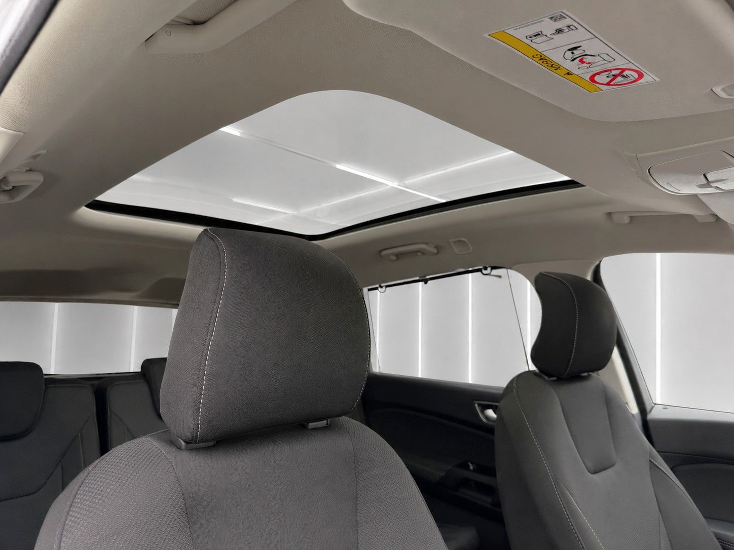 Fahrzeugabbildung Ford S-Max 2.0 EcoBlue Aut. TITANIUM *Pano*Ambiente* - mit KI generiert/bearbeitet