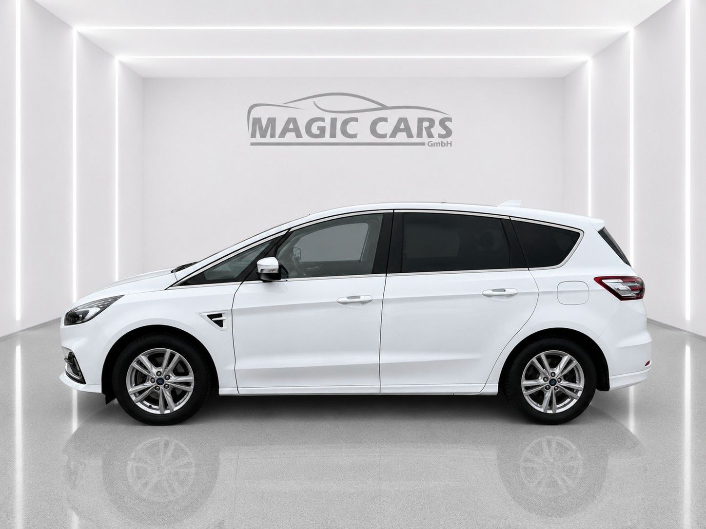 Fahrzeugabbildung Ford S-Max 2.0 EcoBlue Aut. TITANIUM *Pano*Ambiente* - mit KI generiert/bearbeitet