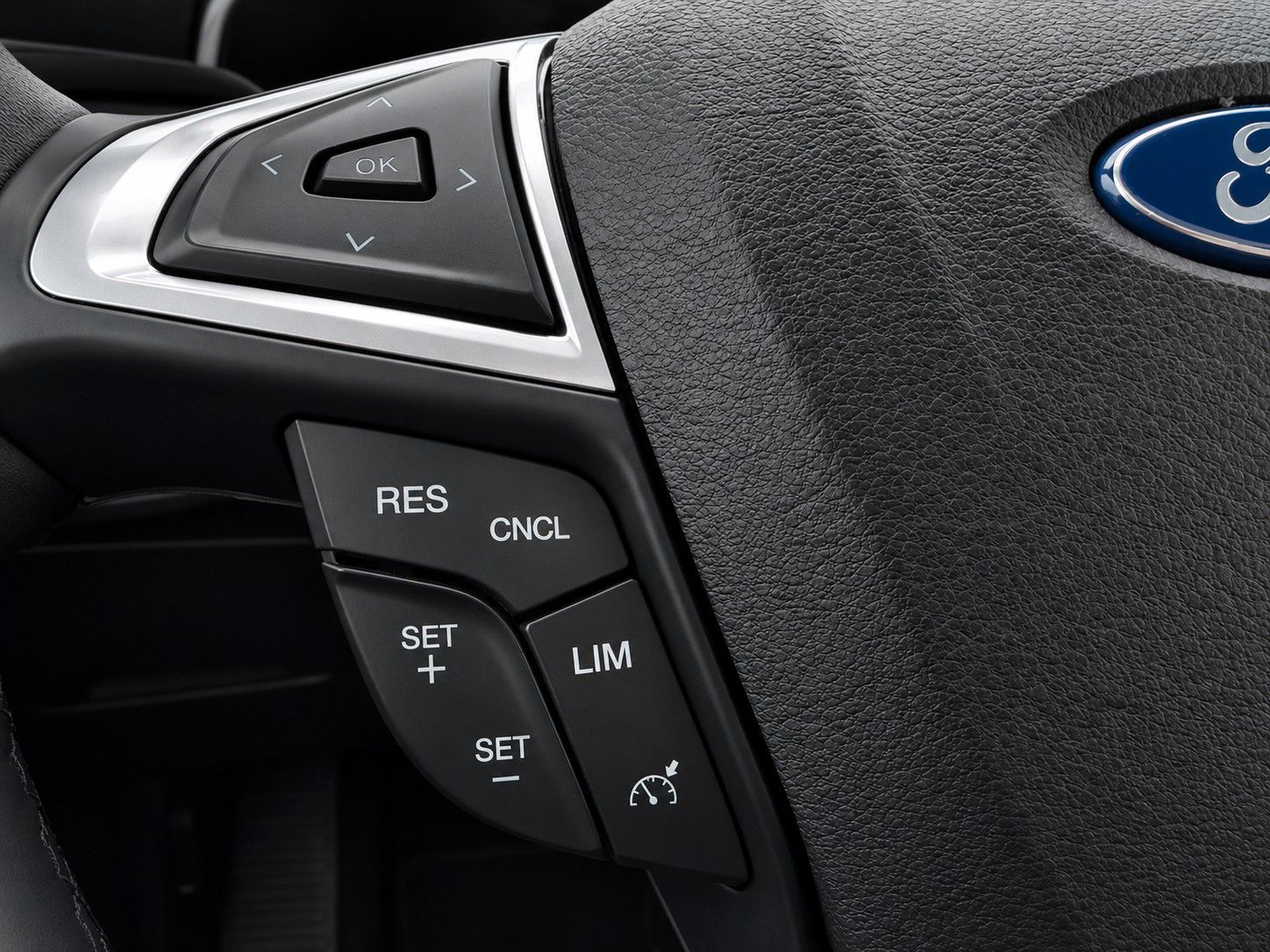 Fahrzeugabbildung Ford S-Max 2.0 EcoBlue Aut. TITANIUM *Pano*Ambiente* - mit KI generiert/bearbeitet