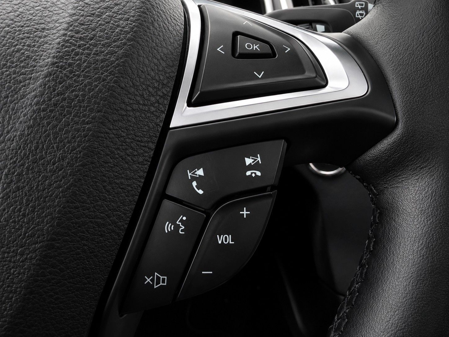 Fahrzeugabbildung Ford S-Max 2.0 EcoBlue Aut. TITANIUM *Pano*Ambiente* - mit KI generiert/bearbeitet