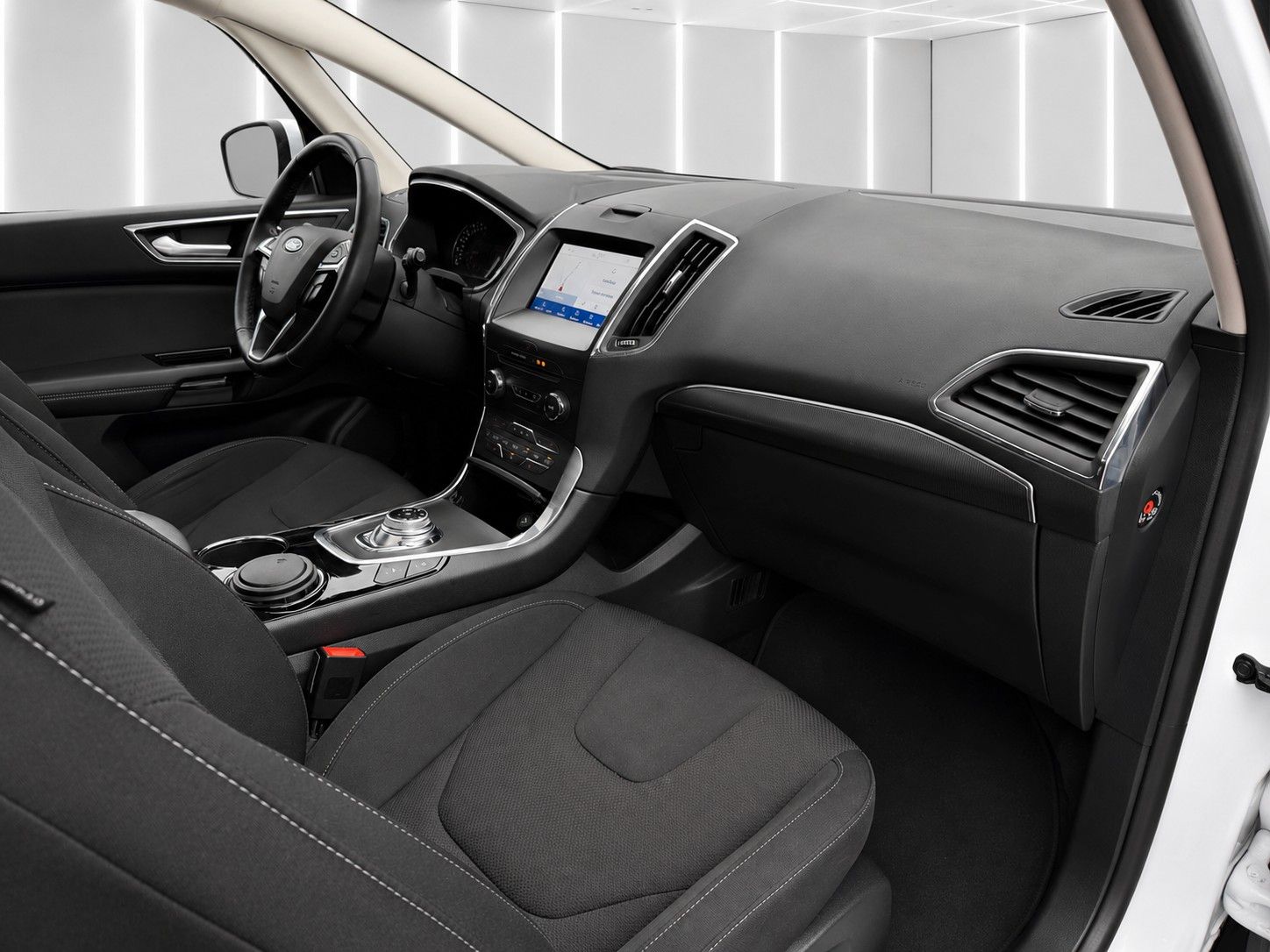 Fahrzeugabbildung Ford S-Max 2.0 EcoBlue Aut. TITANIUM *Pano*Ambiente* - mit KI generiert/bearbeitet