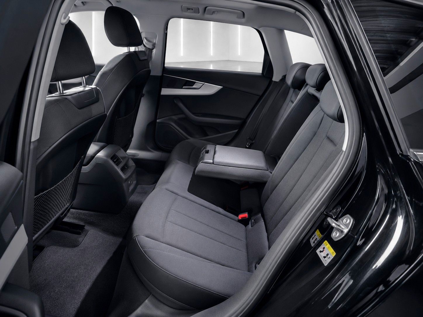 Fahrzeugabbildung Audi A4 Avant 40 TDI S line *Pano*LED*AHK*18Zoll* - mit KI generiert/bearbeitet