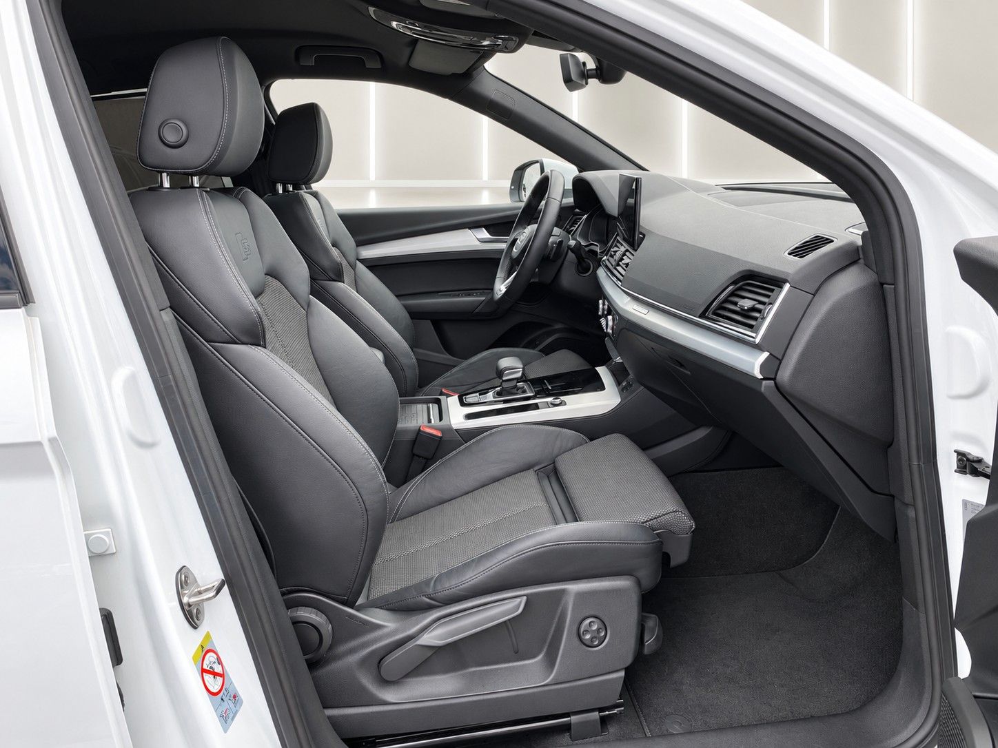 Fahrzeugabbildung Audi Q5 50 TDI quattro S line*Luftfederung*Matrix*AHK - mit KI generiert/bearbeitet