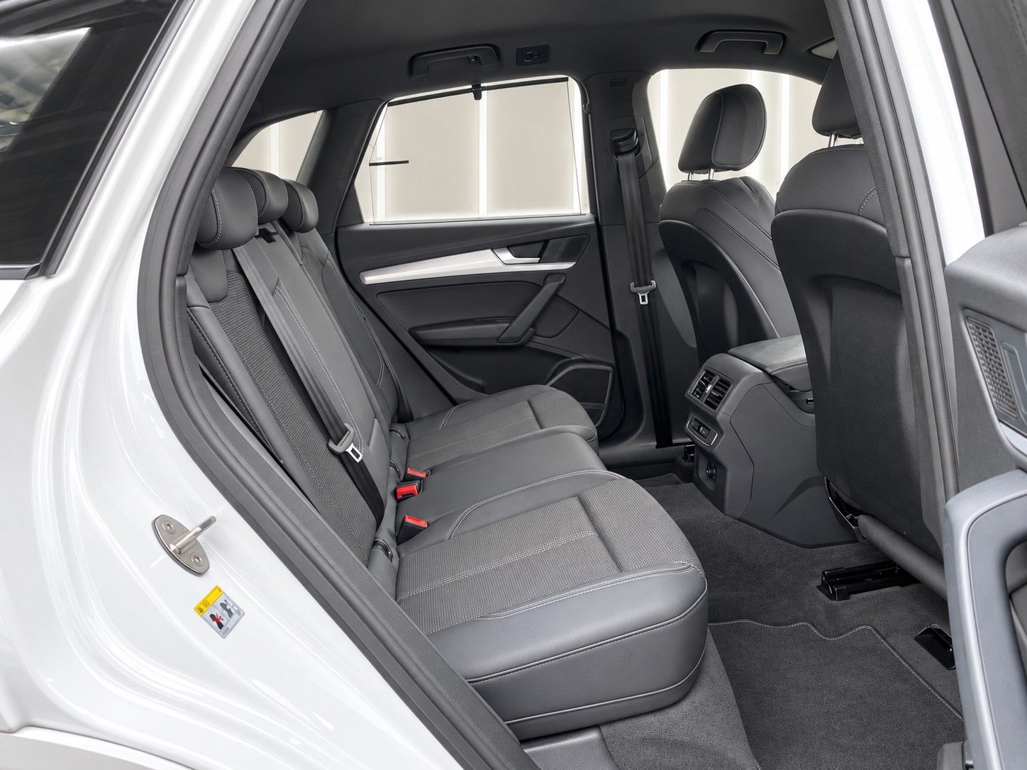 Fahrzeugabbildung Audi Q5 50 TDI quattro S line*Luftfederung*Matrix*AHK - mit KI generiert/bearbeitet