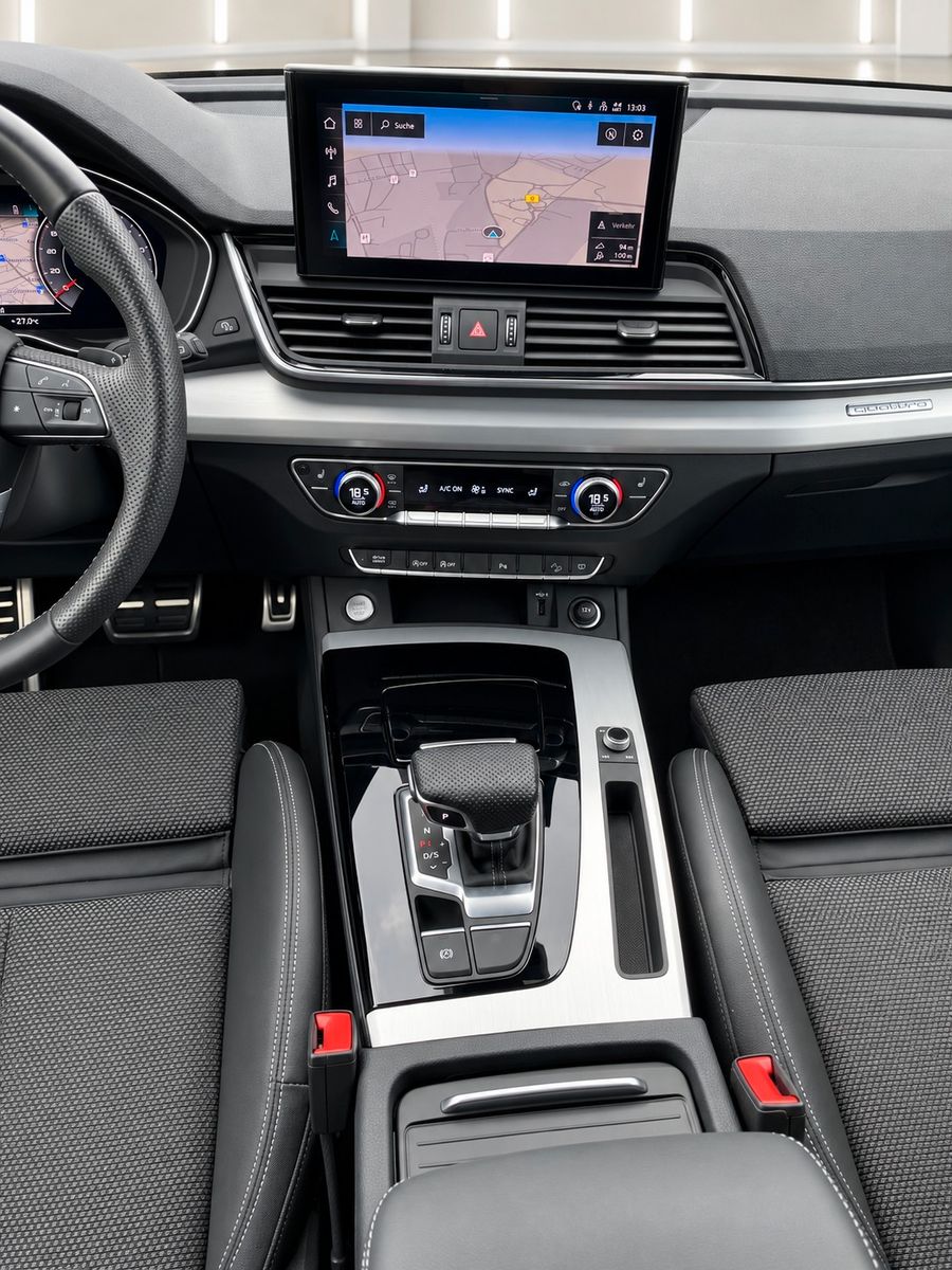 Fahrzeugabbildung Audi Q5 50 TDI quattro S line*Luftfederung*Matrix*AHK - mit KI generiert/bearbeitet