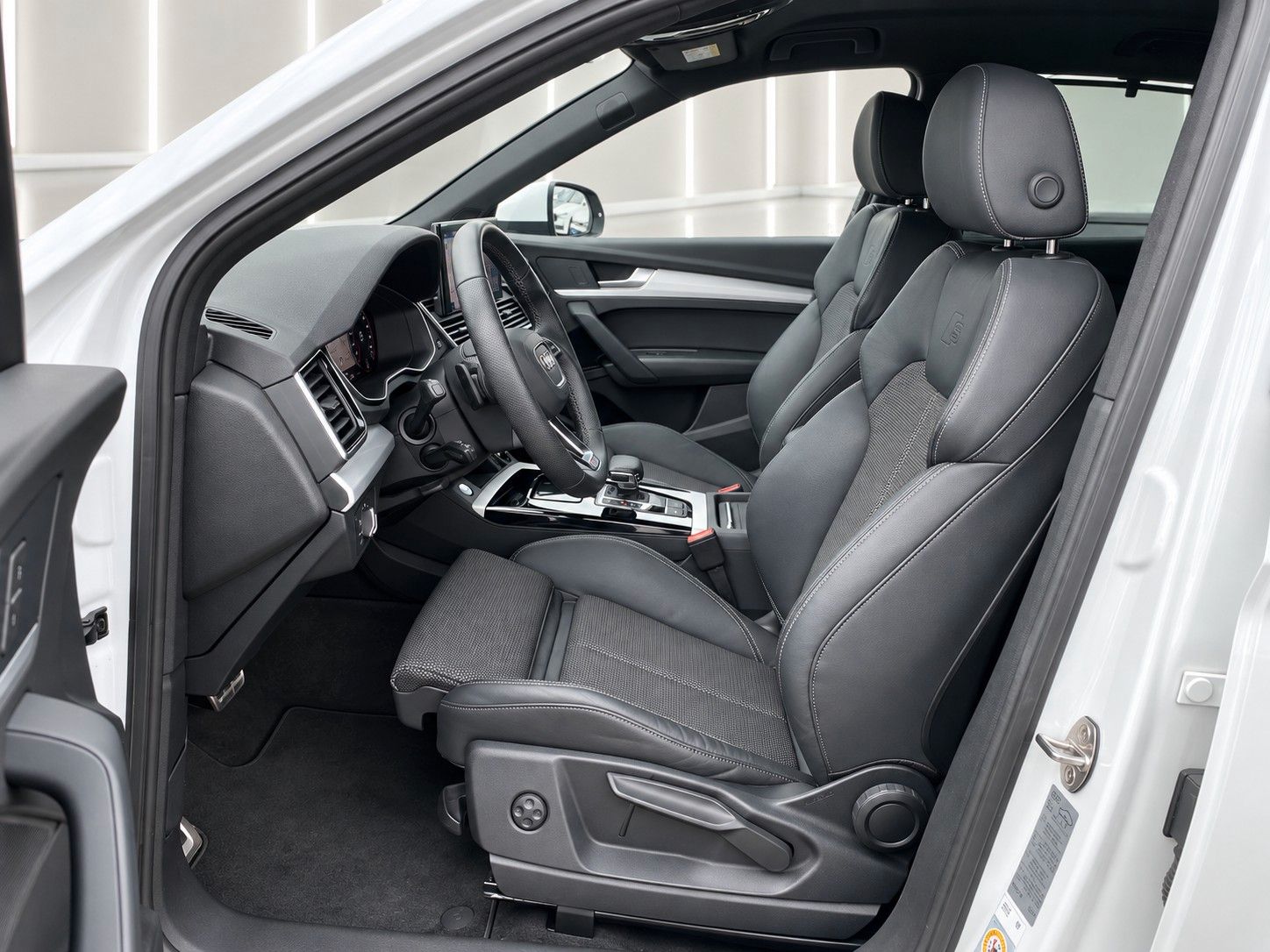 Fahrzeugabbildung Audi Q5 50 TDI quattro S line*Luftfederung*Matrix*AHK - mit KI generiert/bearbeitet