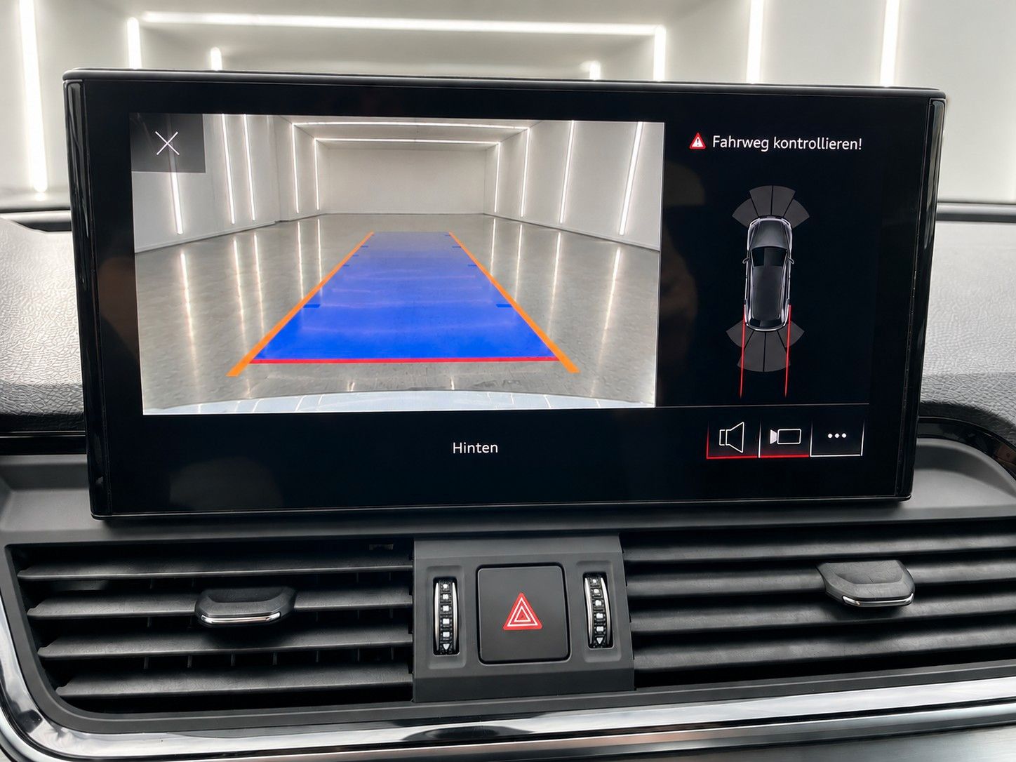 Fahrzeugabbildung Audi Q5 50 TDI quattro S line*Luftfederung*Matrix*AHK - mit KI generiert/bearbeitet