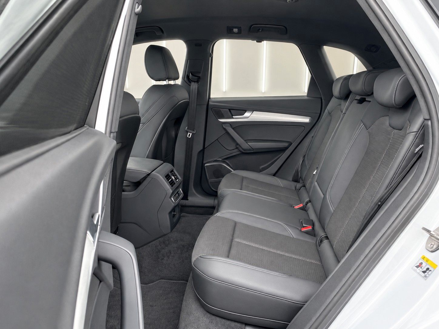 Fahrzeugabbildung Audi Q5 50 TDI quattro S line*Luftfederung*Matrix*AHK - mit KI generiert/bearbeitet