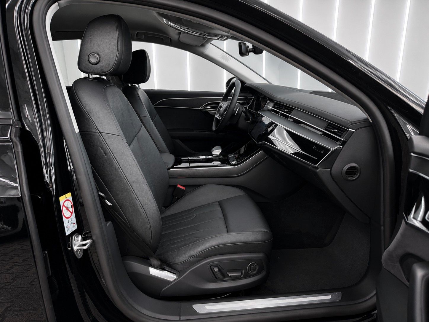 Fahrzeugabbildung Audi A8 50 TDI quattro S-LINE *HD-Matrix*Luft*B&O* - mit KI generiert/bearbeitet
