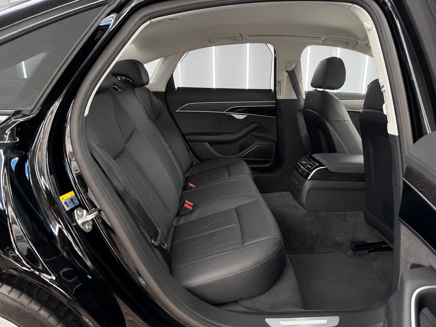 Fahrzeugabbildung Audi A8 50 TDI quattro S-LINE *HD-Matrix*Luft*B&O* - mit KI generiert/bearbeitet