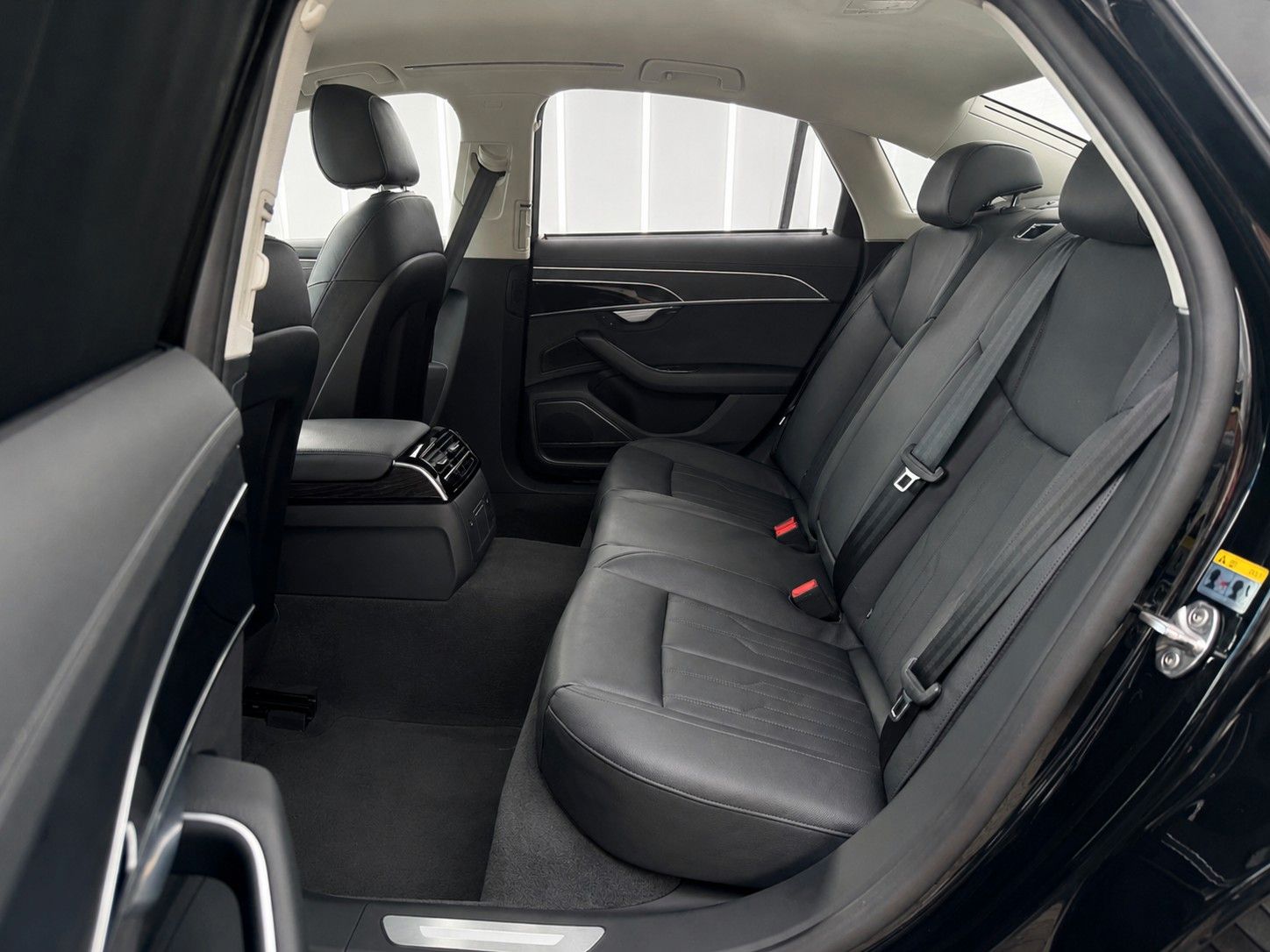 Fahrzeugabbildung Audi A8 50 TDI quattro S-LINE *HD-Matrix*Luft*B&O* - mit KI generiert/bearbeitet