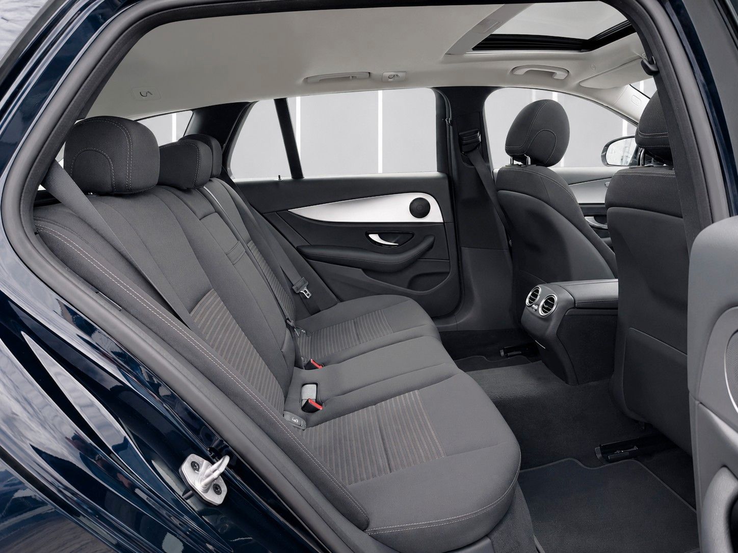 Fahrzeugabbildung Mercedes-Benz E 220 d T 9G-TRONIC *LED*SCHIEBEDACH*WIDE* - mit KI generiert/bearbeitet