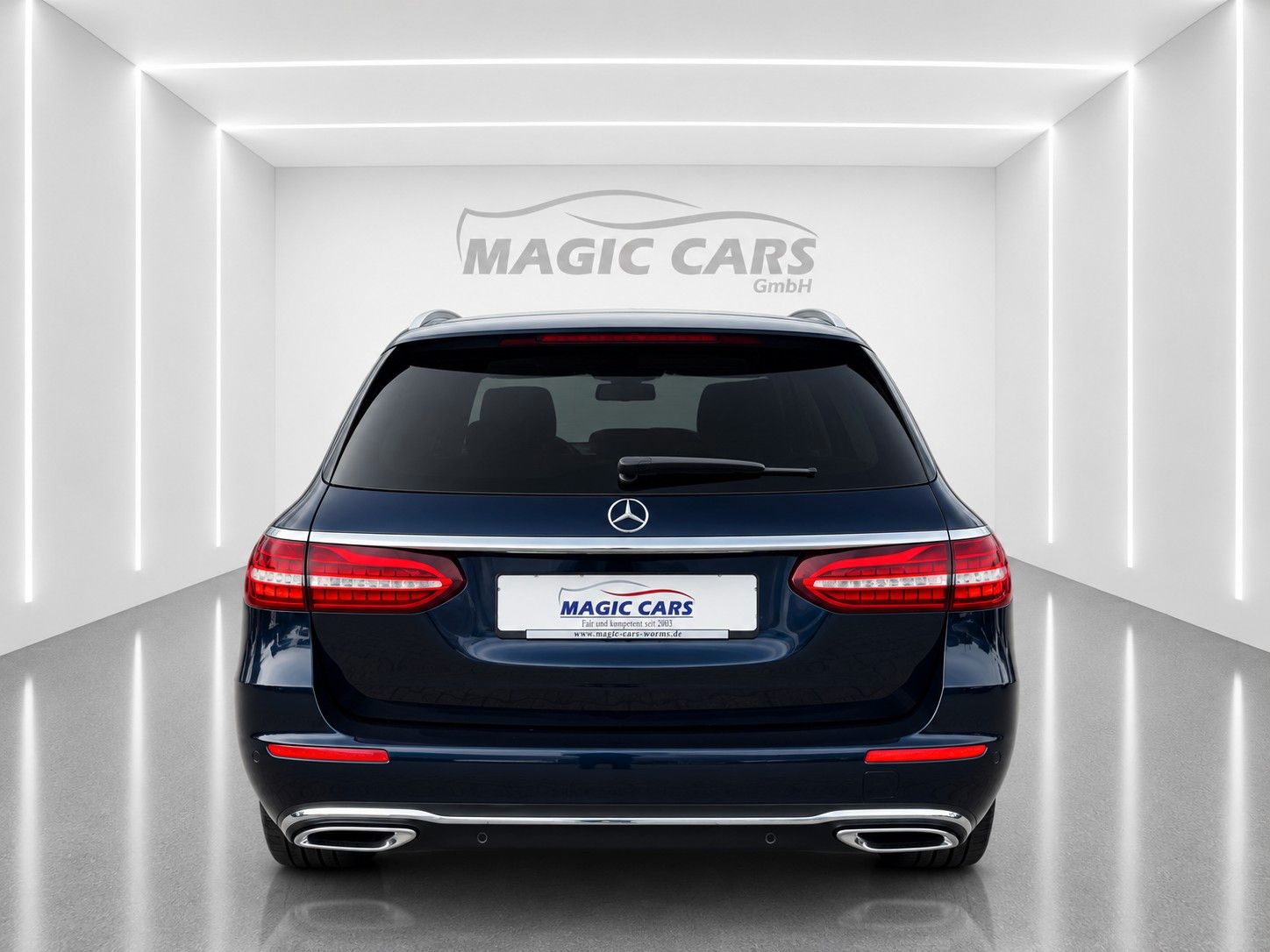 Fahrzeugabbildung Mercedes-Benz E 220 d T 9G-TRONIC *LED*SCHIEBEDACH*WIDE* - mit KI generiert/bearbeitet