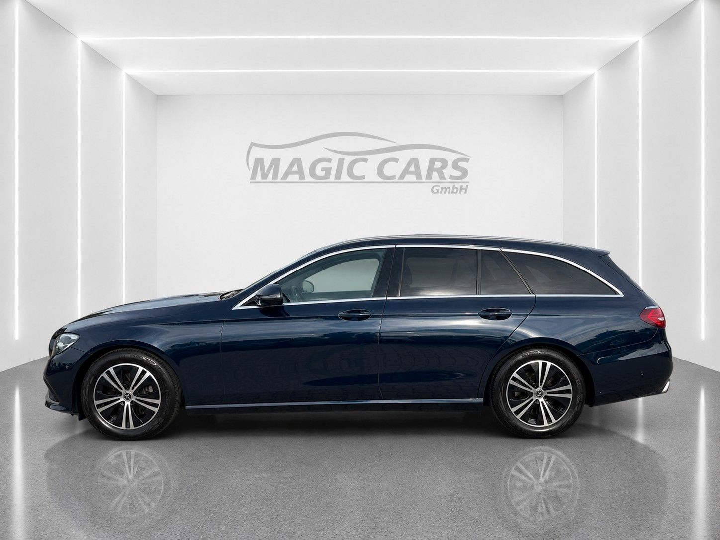 Fahrzeugabbildung Mercedes-Benz E 220 d T 9G-TRONIC *LED*SCHIEBEDACH*WIDE* - mit KI generiert/bearbeitet