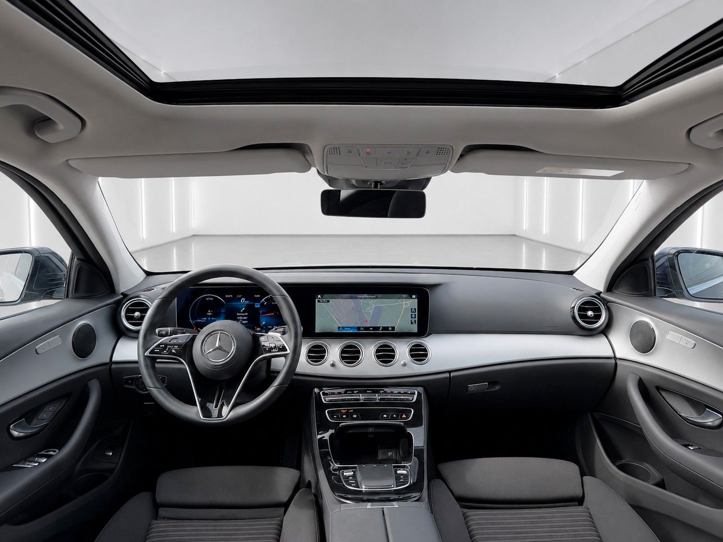 Fahrzeugabbildung Mercedes-Benz E 220 d T 9G-TRONIC *LED*SCHIEBEDACH*WIDE* - mit KI generiert/bearbeitet
