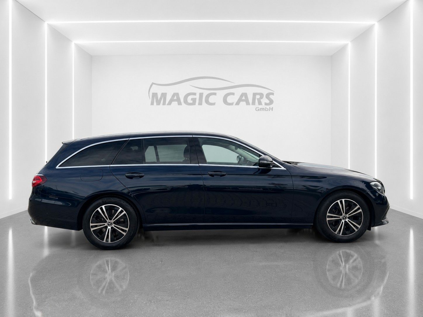 Fahrzeugabbildung Mercedes-Benz E 220 d T 9G-TRONIC *LED*SCHIEBEDACH*WIDE* - mit KI generiert/bearbeitet