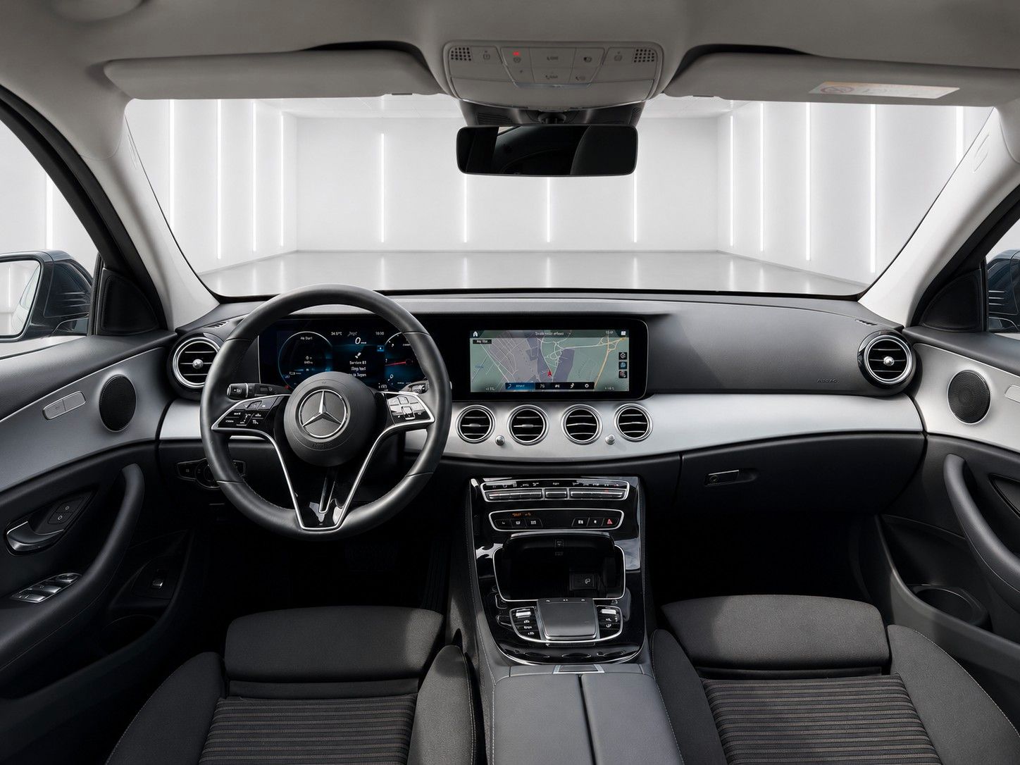 Fahrzeugabbildung Mercedes-Benz E 220 d T 9G-TRONIC *LED*SCHIEBEDACH*WIDE* - mit KI generiert/bearbeitet