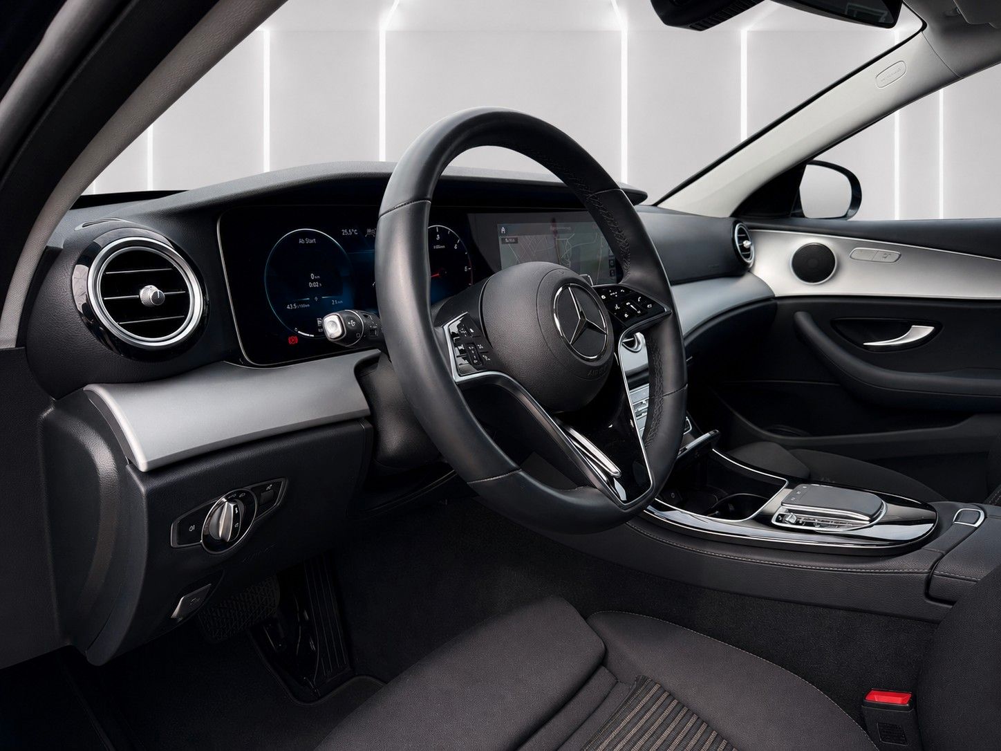 Fahrzeugabbildung Mercedes-Benz E 220 d T 9G-TRONIC *LED*SCHIEBEDACH*WIDE* - mit KI generiert/bearbeitet