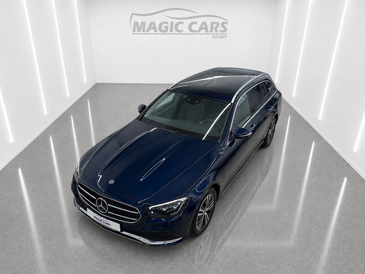 Fahrzeugabbildung Mercedes-Benz E 220 d T 9G-TRONIC *LED*SCHIEBEDACH*WIDE* - mit KI generiert/bearbeitet