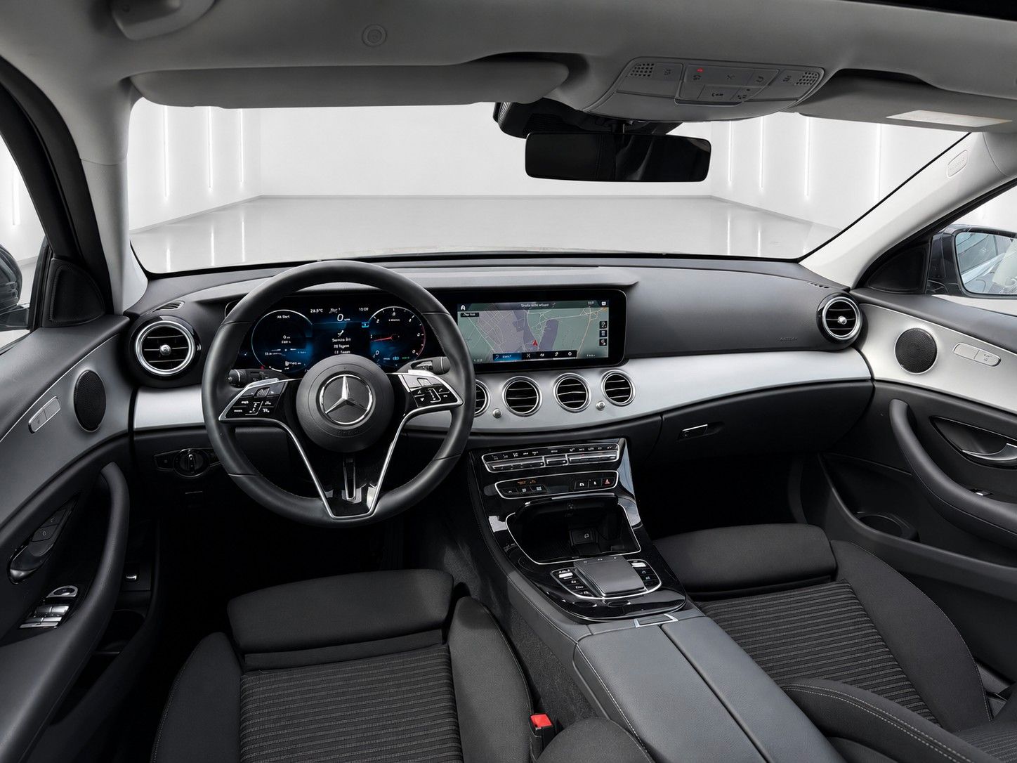 Fahrzeugabbildung Mercedes-Benz E 220 d T 9G-TRONIC *LED*SCHIEBEDACH*WIDE* - mit KI generiert/bearbeitet
