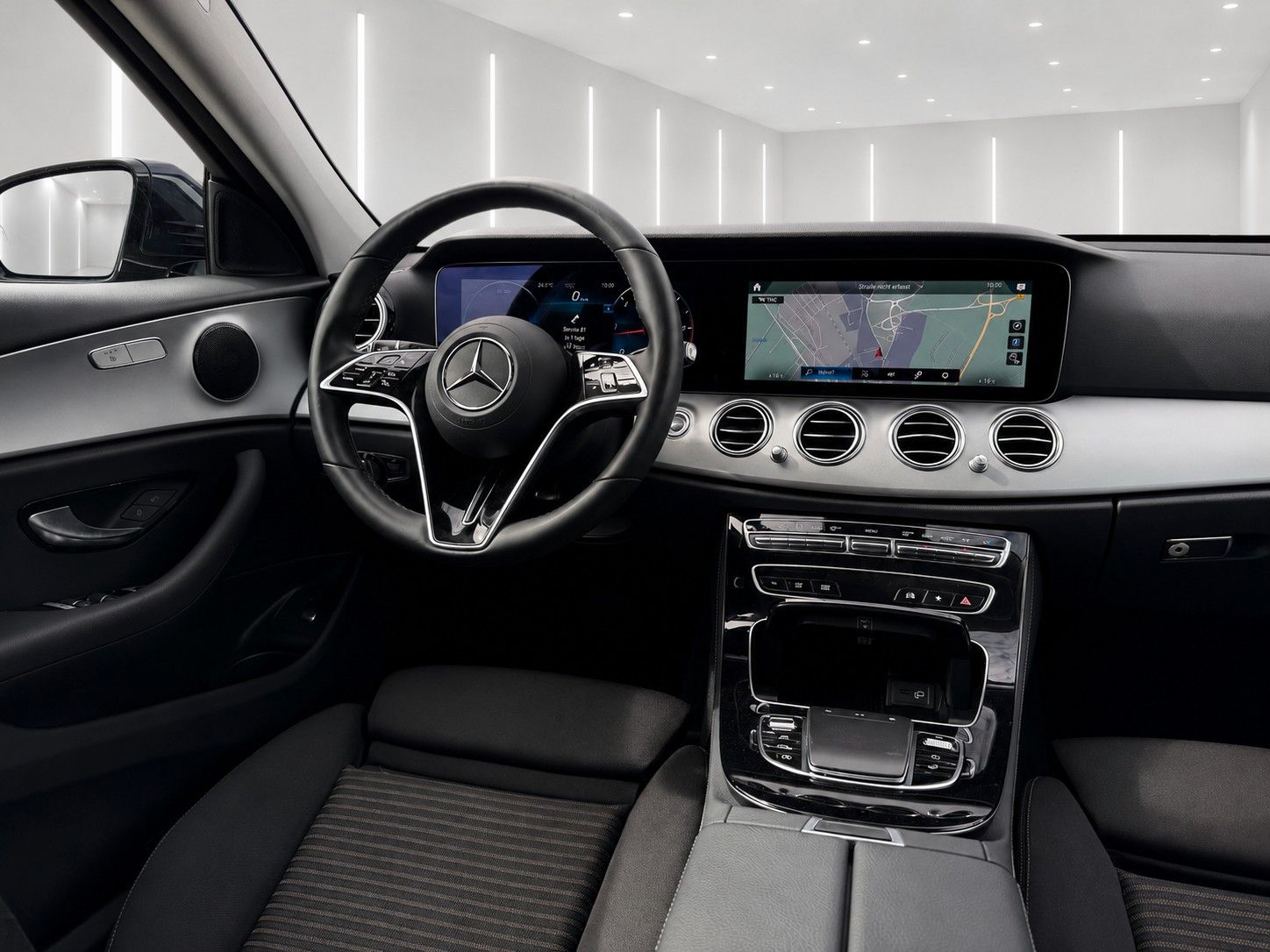 Fahrzeugabbildung Mercedes-Benz E 220 d T 9G-TRONIC *LED*SCHIEBEDACH*WIDE* - mit KI generiert/bearbeitet