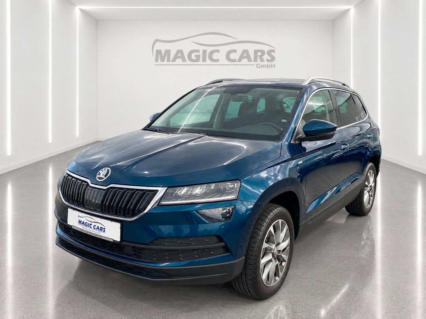 Fahrzeugabbildung SKODA Karoq 1.5 TSI ACT DSG Clever *Kamera*LED*AHK* - mit KI generiert/bearbeitet