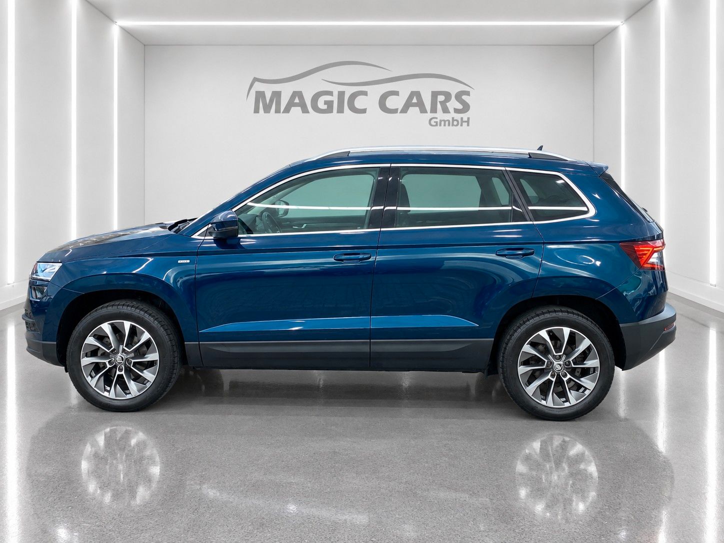 Fahrzeugabbildung SKODA Karoq 1.5 TSI ACT DSG Clever *Kamera*LED*AHK* - mit KI generiert/bearbeitet