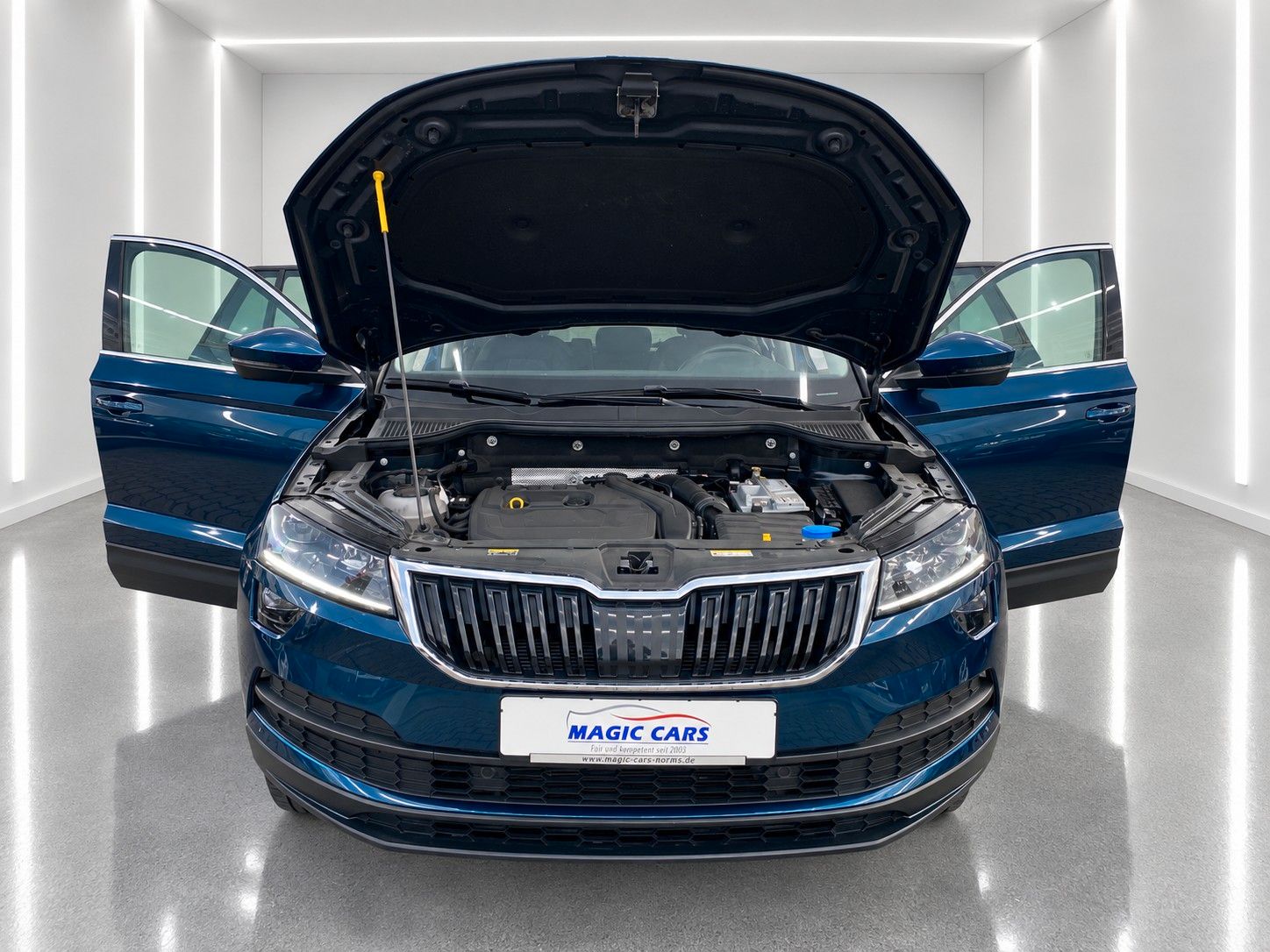 Fahrzeugabbildung SKODA Karoq 1.5 TSI ACT DSG Clever *Kamera*LED*AHK* - mit KI generiert/bearbeitet