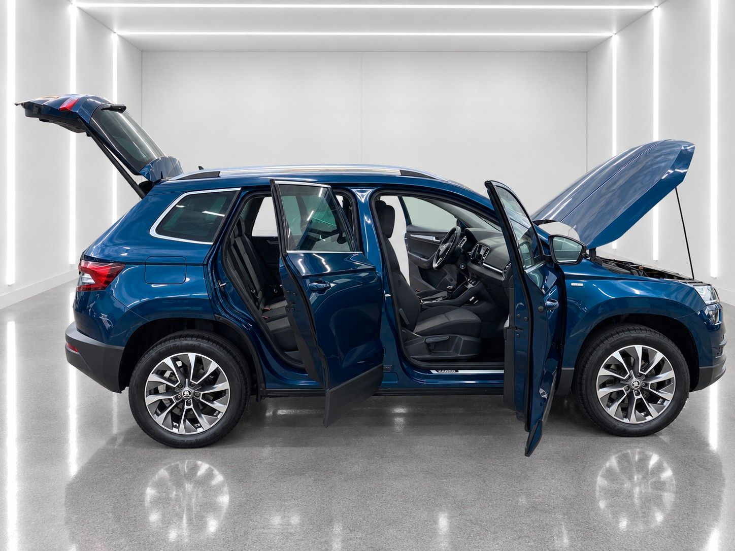 Fahrzeugabbildung SKODA Karoq 1.5 TSI ACT DSG Clever *Kamera*LED*AHK* - mit KI generiert/bearbeitet