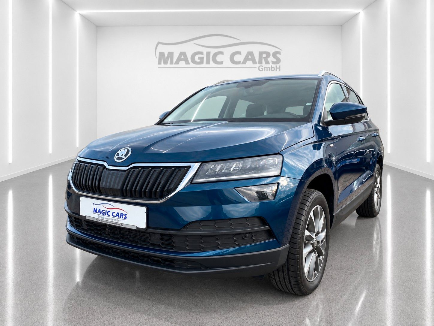 Fahrzeugabbildung SKODA Karoq 1.5 TSI ACT DSG Clever *Kamera*LED*AHK* - mit KI generiert/bearbeitet