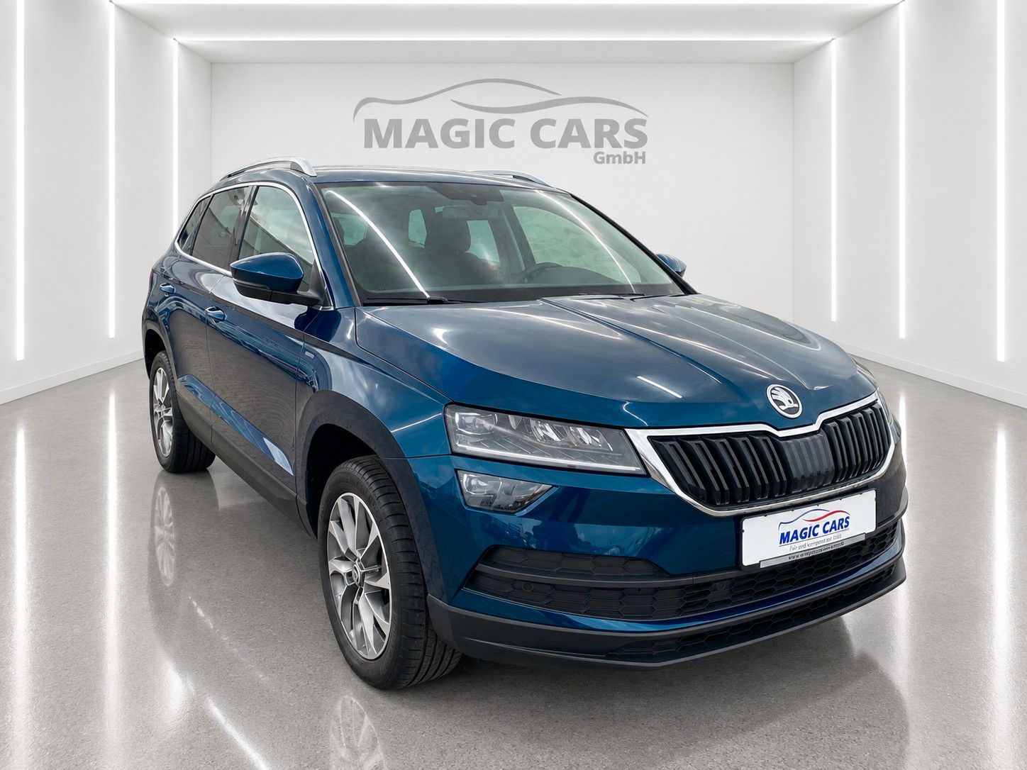 Fahrzeugabbildung SKODA Karoq 1.5 TSI ACT DSG Clever *Kamera*LED*AHK* - mit KI generiert/bearbeitet