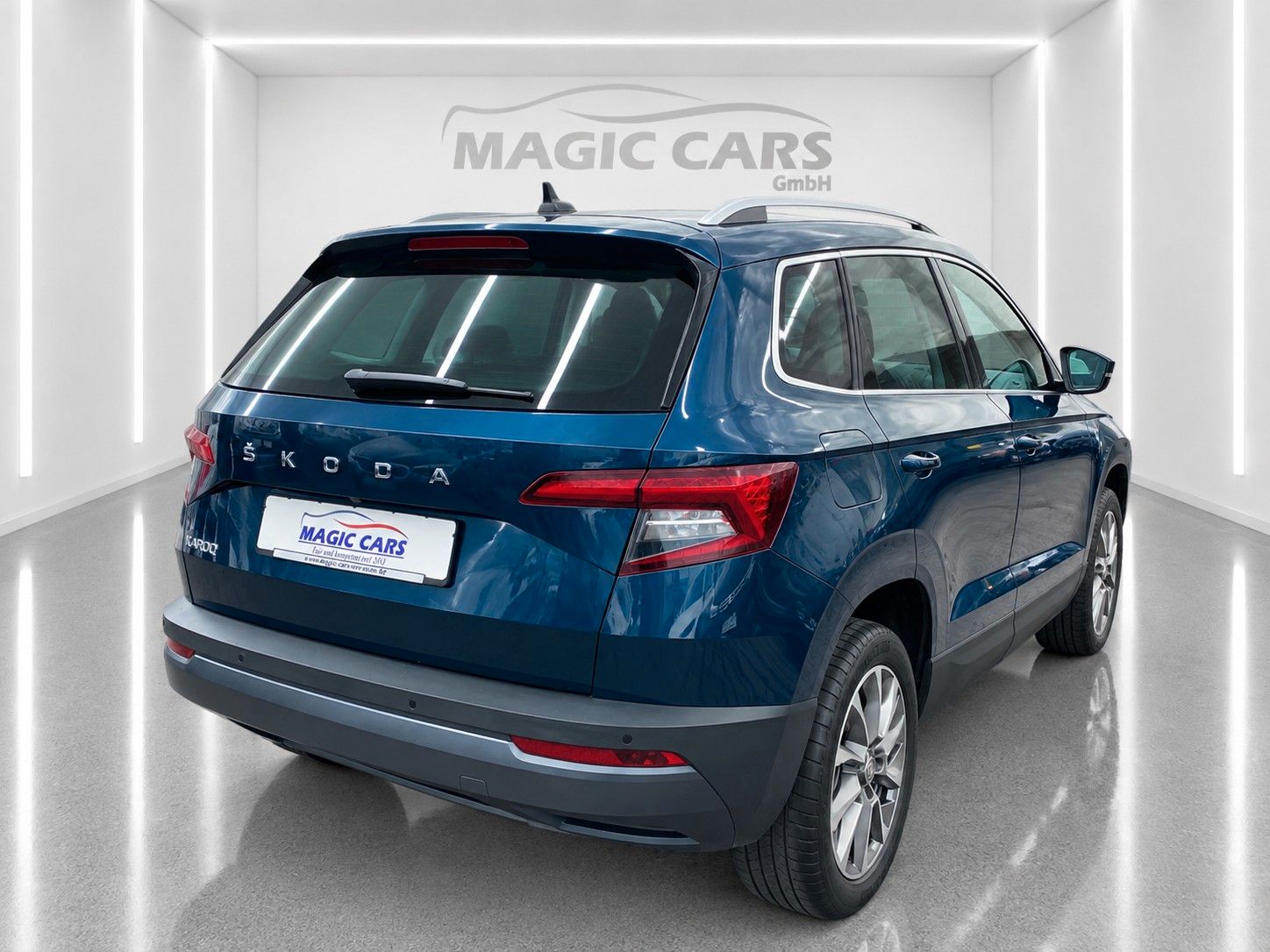 Fahrzeugabbildung SKODA Karoq 1.5 TSI ACT DSG Clever *Kamera*LED*AHK* - mit KI generiert/bearbeitet