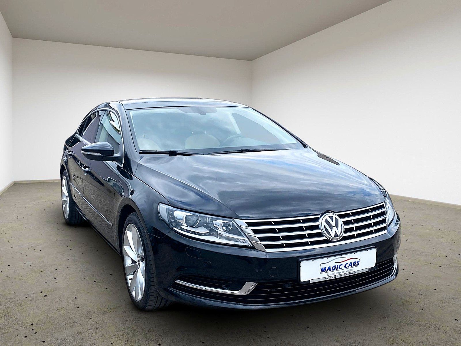 Fahrzeugabbildung Volkswagen Passat CC 2.0 TDI DSG *Xenon*Navigation*Kamera* - mit KI generiert/bearbeitet