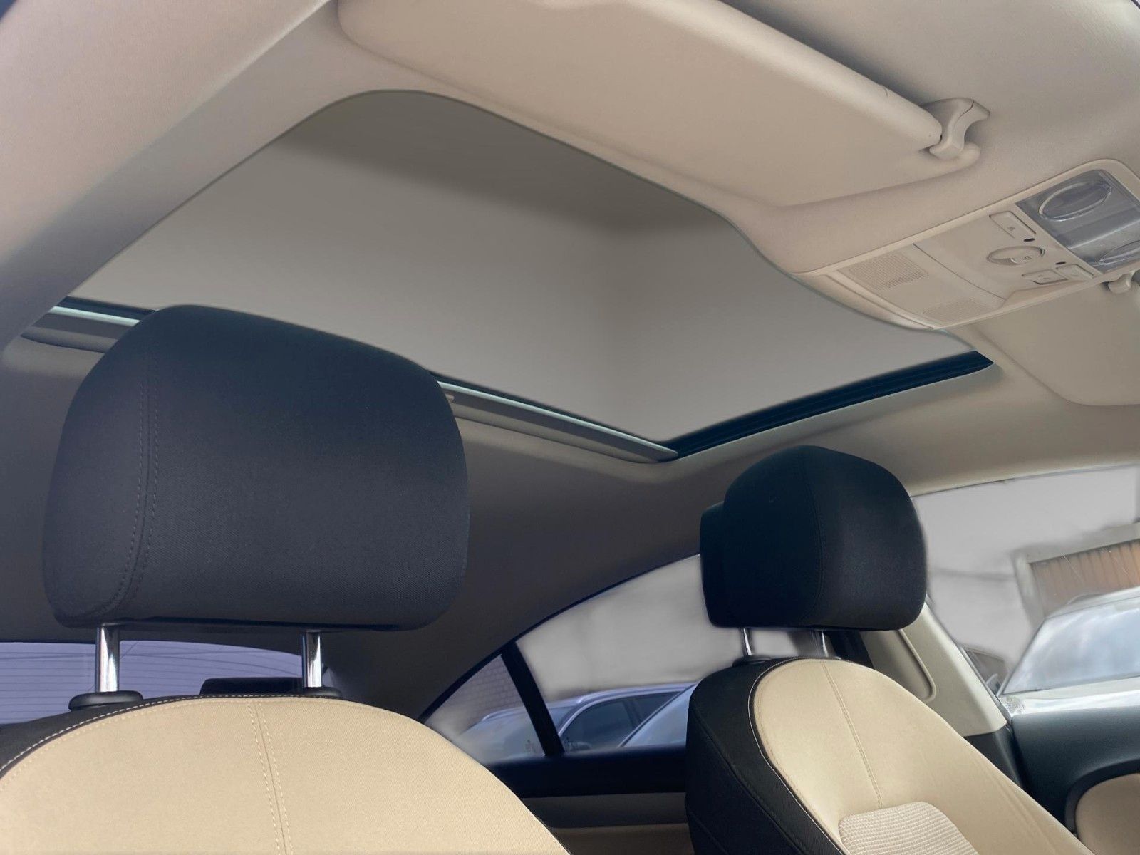 Fahrzeugabbildung Volkswagen Passat CC 2.0 TDI DSG *Xenon*Navigation*Kamera* - mit KI generiert/bearbeitet