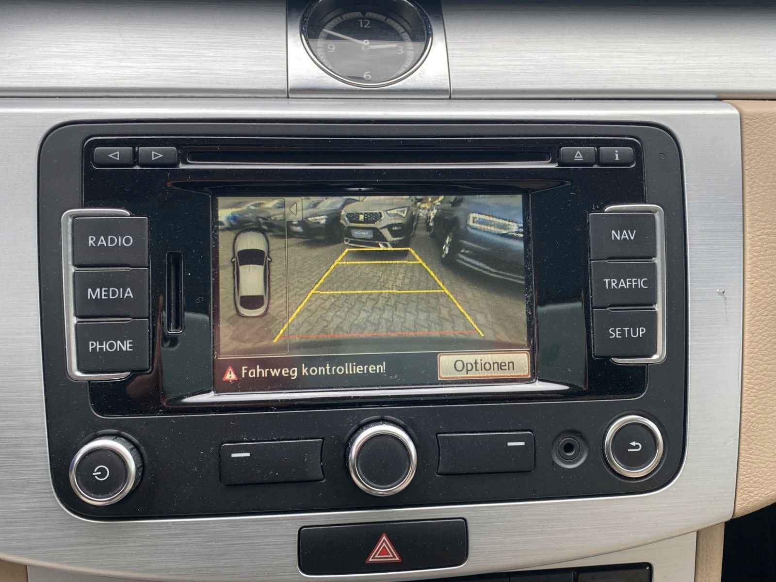 Fahrzeugabbildung Volkswagen Passat CC 2.0 TDI DSG *Xenon*Navigation*Kamera* - mit KI generiert/bearbeitet