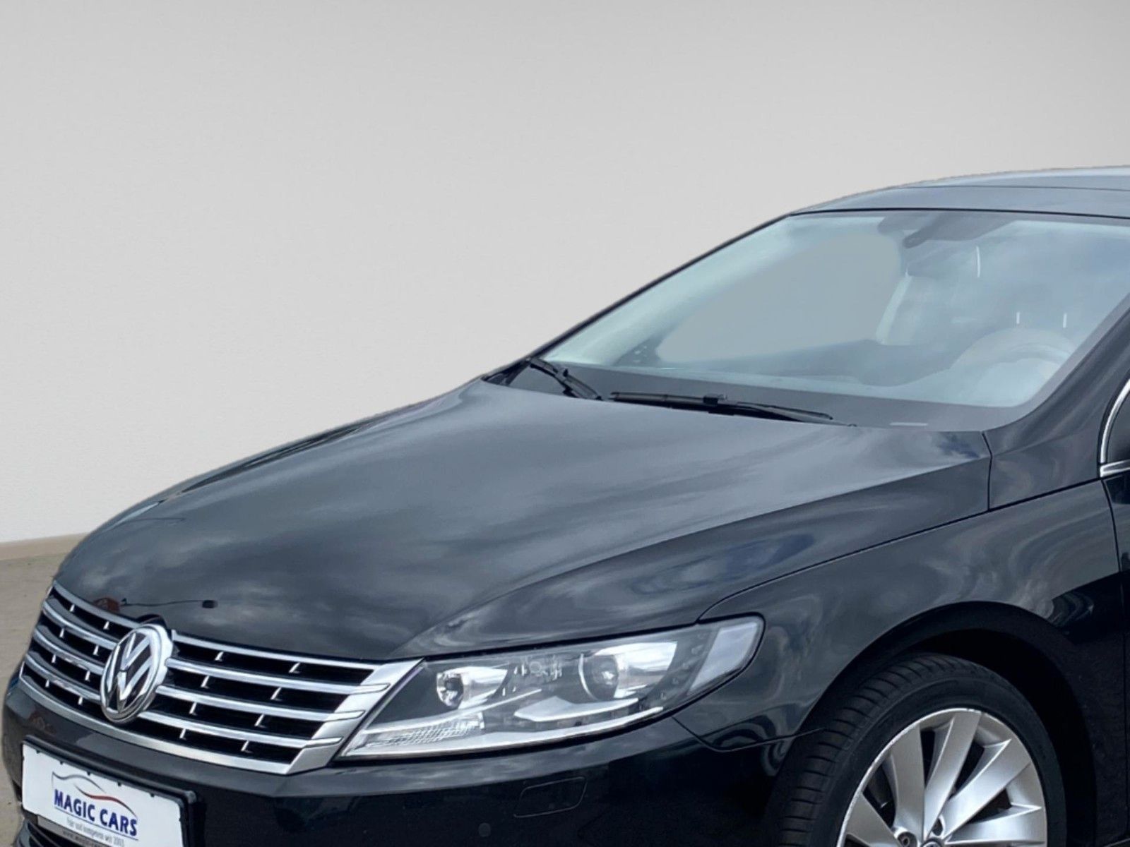 Fahrzeugabbildung Volkswagen Passat CC 2.0 TDI DSG *Xenon*Navigation*Kamera* - mit KI generiert/bearbeitet