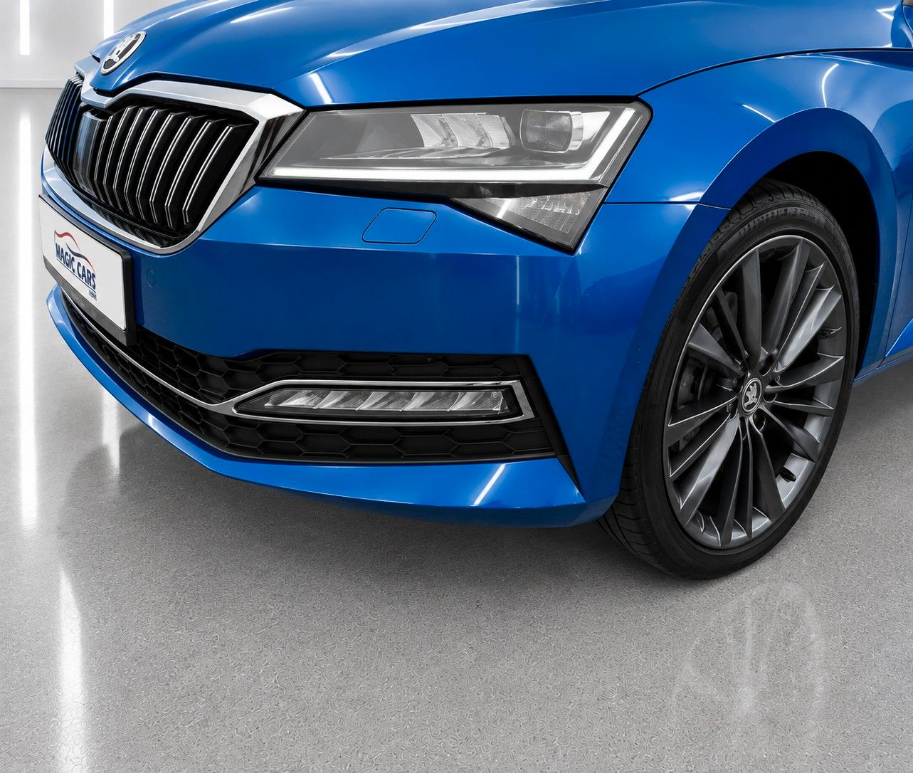 Fahrzeugabbildung SKODA Superb 2.0 TSI 4x4 Style *Matrix*Pano*Memory*SHZ - mit KI generiert/bearbeitet