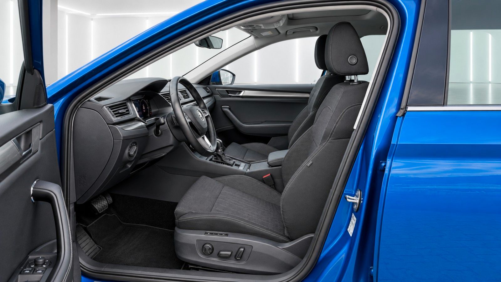 Fahrzeugabbildung SKODA Superb 2.0 TSI 4x4 Style *Matrix*Pano*Memory*SHZ - mit KI generiert/bearbeitet