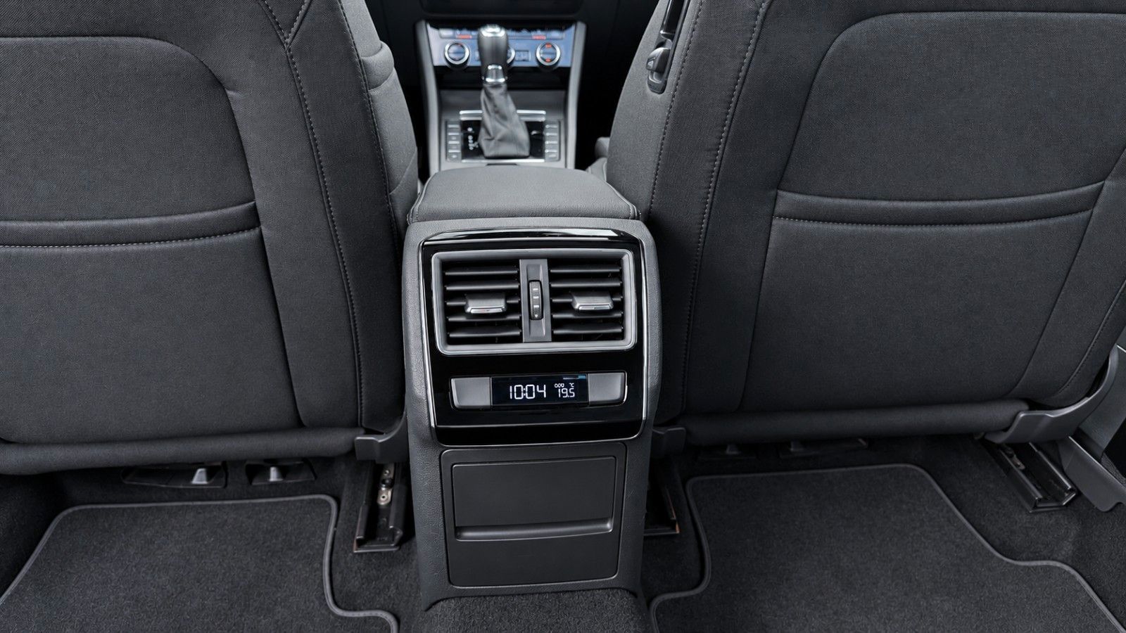 Fahrzeugabbildung SKODA Superb 2.0 TSI 4x4 Style *Matrix*Pano*Memory*SHZ - mit KI generiert/bearbeitet