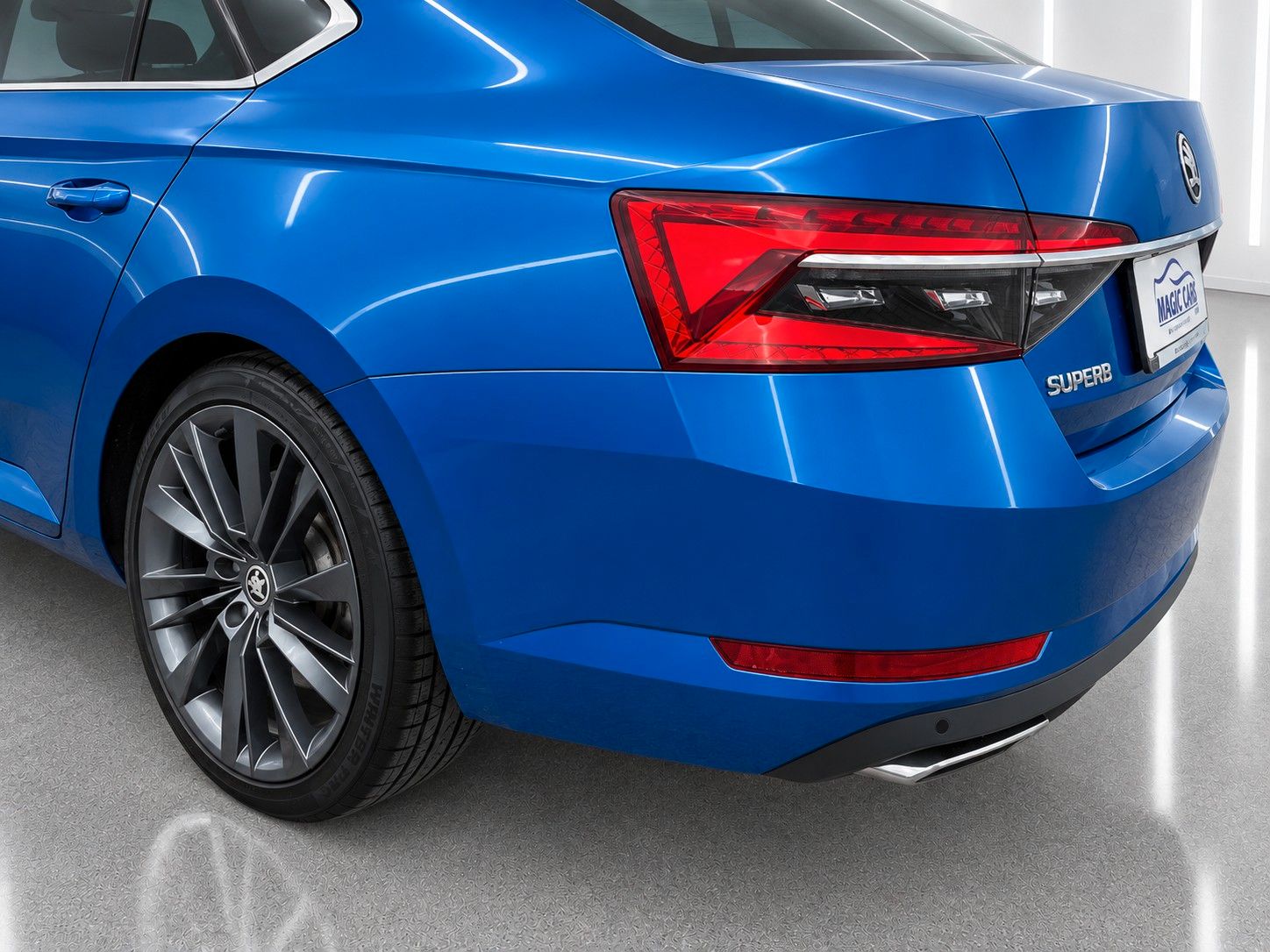 Fahrzeugabbildung SKODA Superb 2.0 TSI 4x4 Style *Matrix*Pano*Memory*SHZ - mit KI generiert/bearbeitet