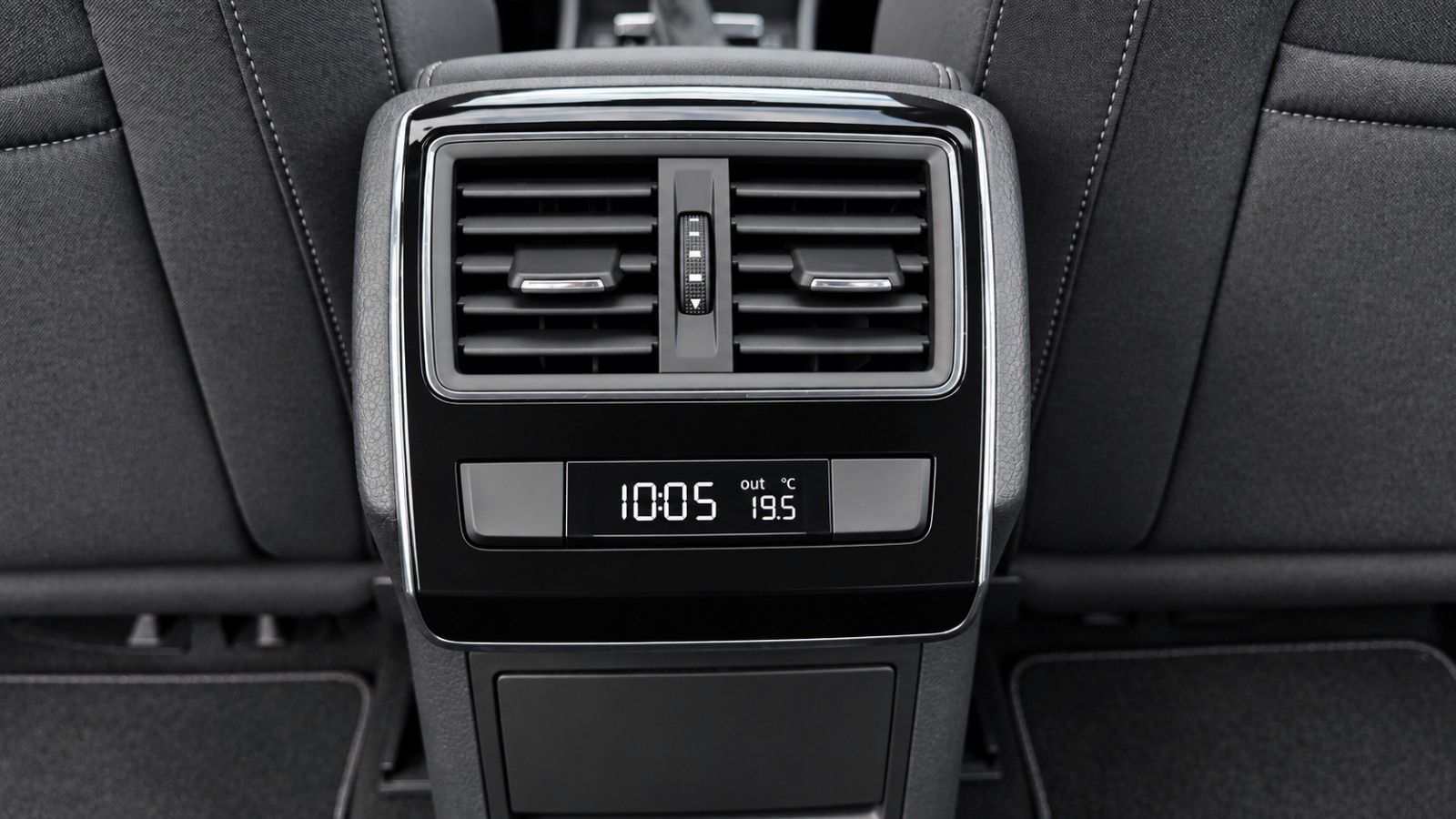 Fahrzeugabbildung SKODA Superb 2.0 TSI 4x4 Style *Matrix*Pano*Memory*SHZ - mit KI generiert/bearbeitet