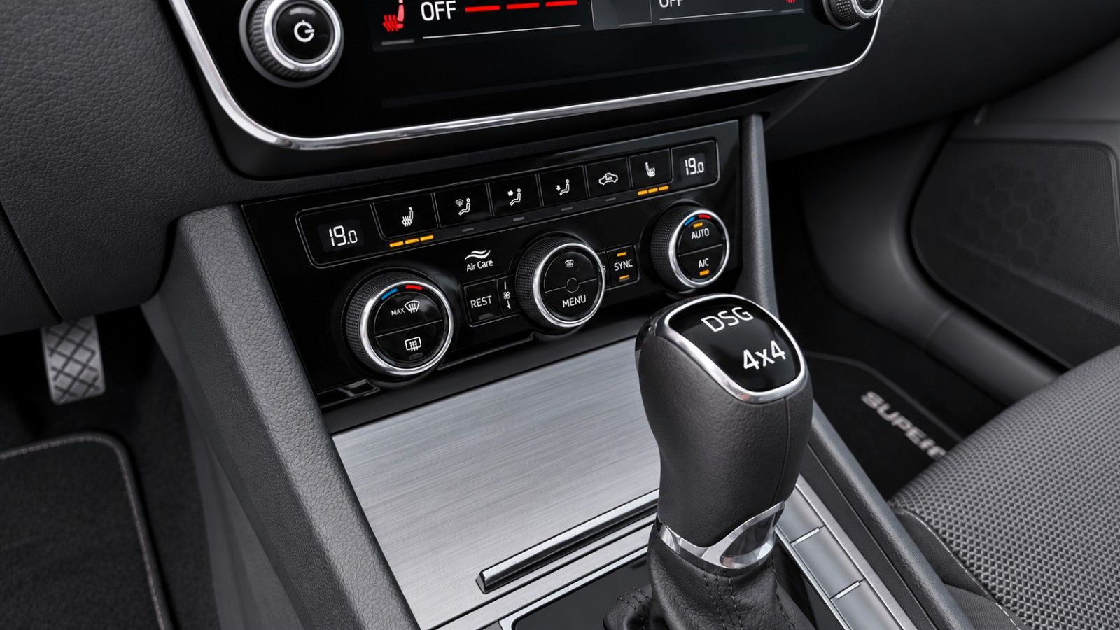 Fahrzeugabbildung SKODA Superb 2.0 TSI 4x4 Style *Matrix*Pano*Memory*SHZ - mit KI generiert/bearbeitet